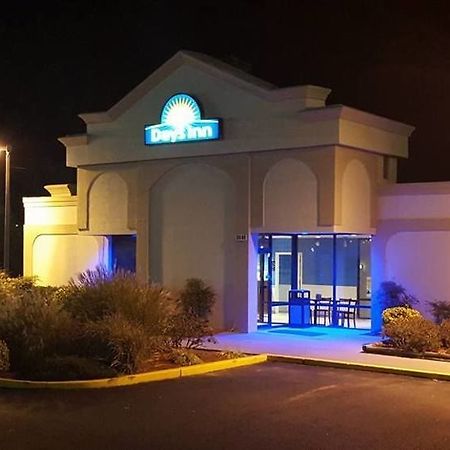 Days Inn Salisbury Dış mekan fotoğraf