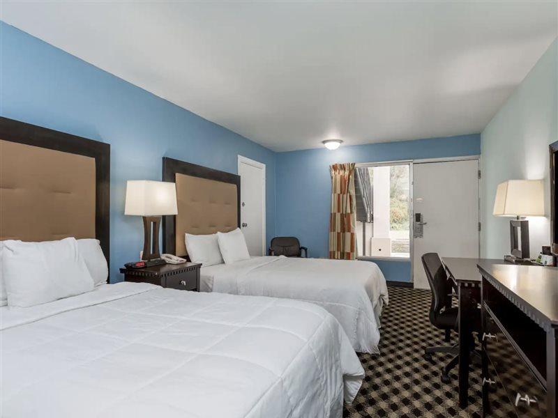 Days Inn Salisbury Dış mekan fotoğraf