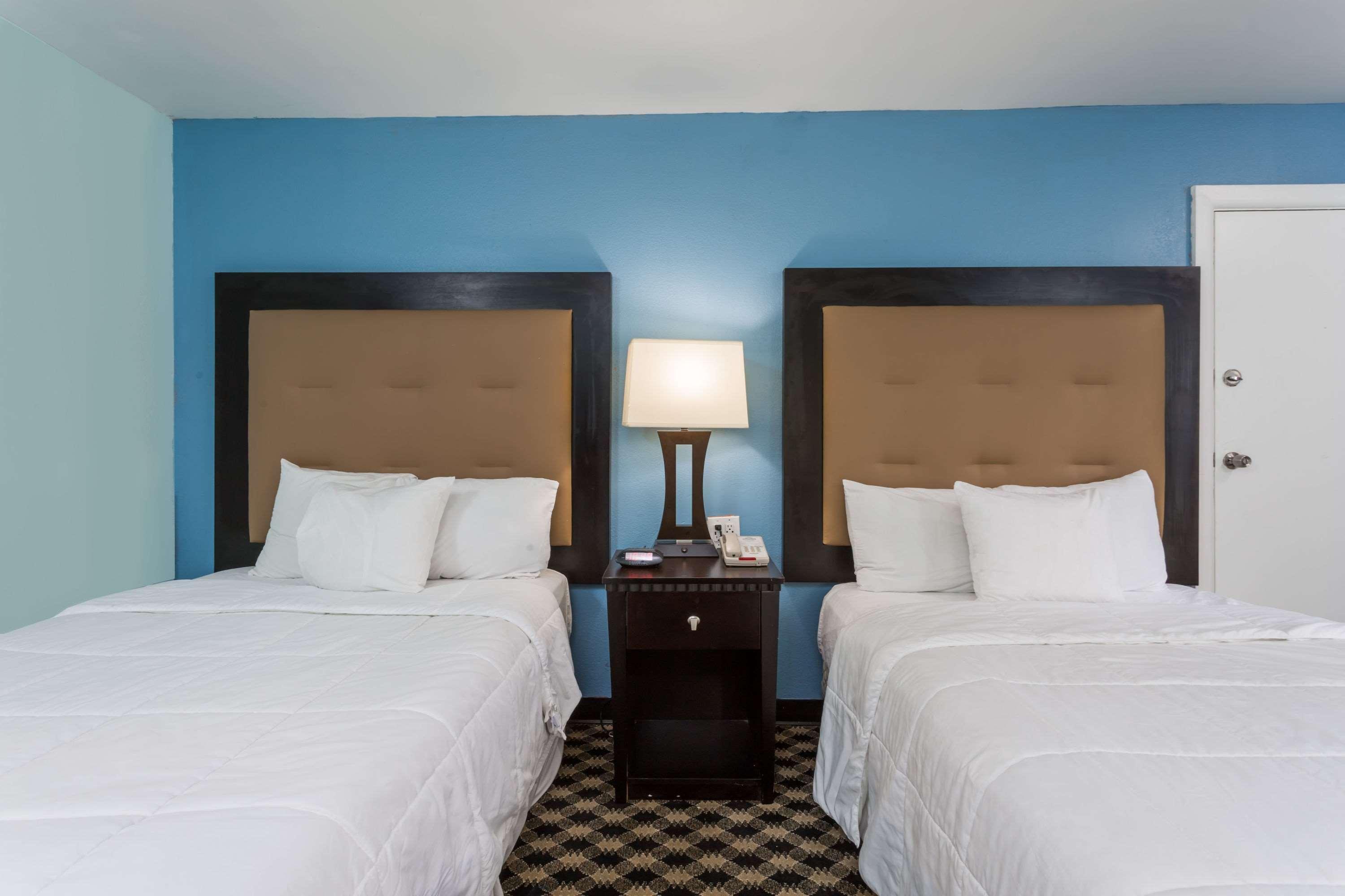 Days Inn Salisbury Dış mekan fotoğraf