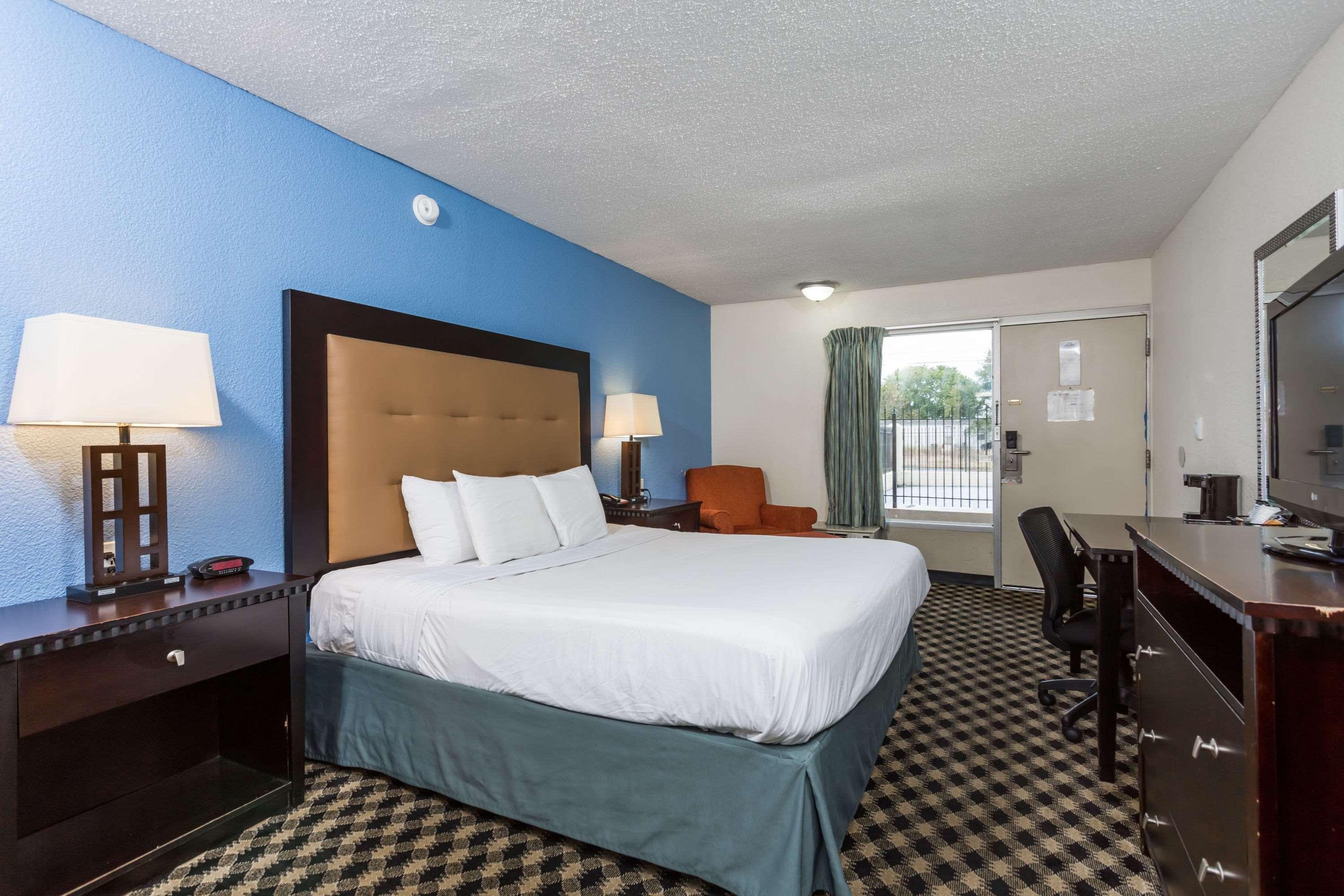 Days Inn Salisbury Dış mekan fotoğraf