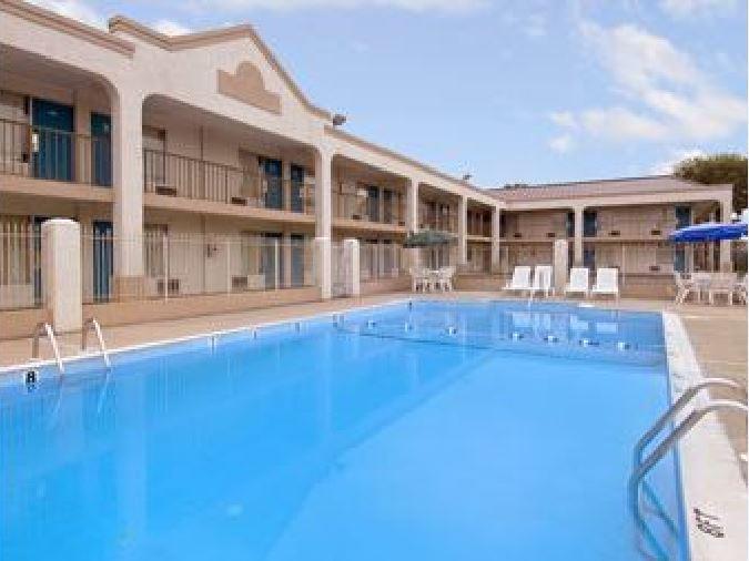 Days Inn Salisbury Dış mekan fotoğraf
